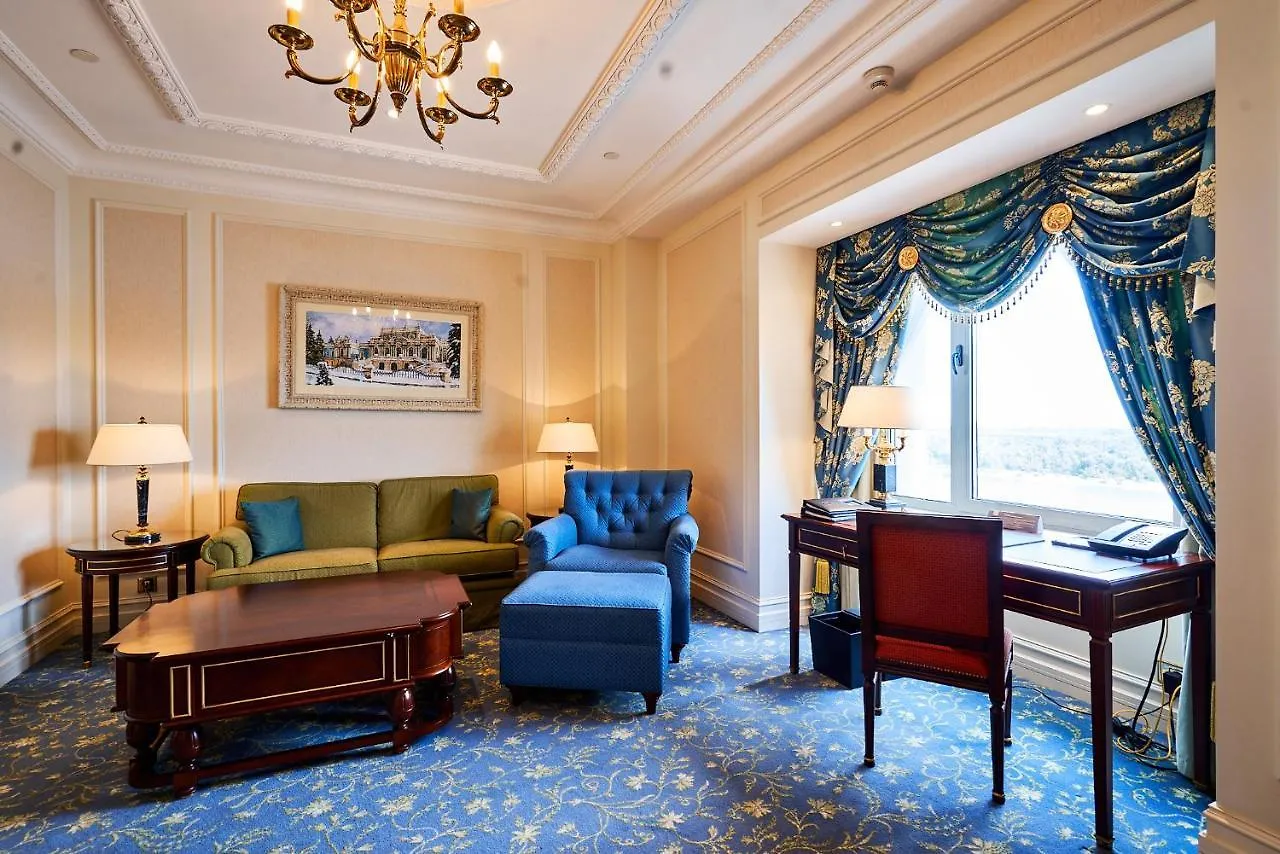 Fairmont Grand Hotel Kyiv 5*,