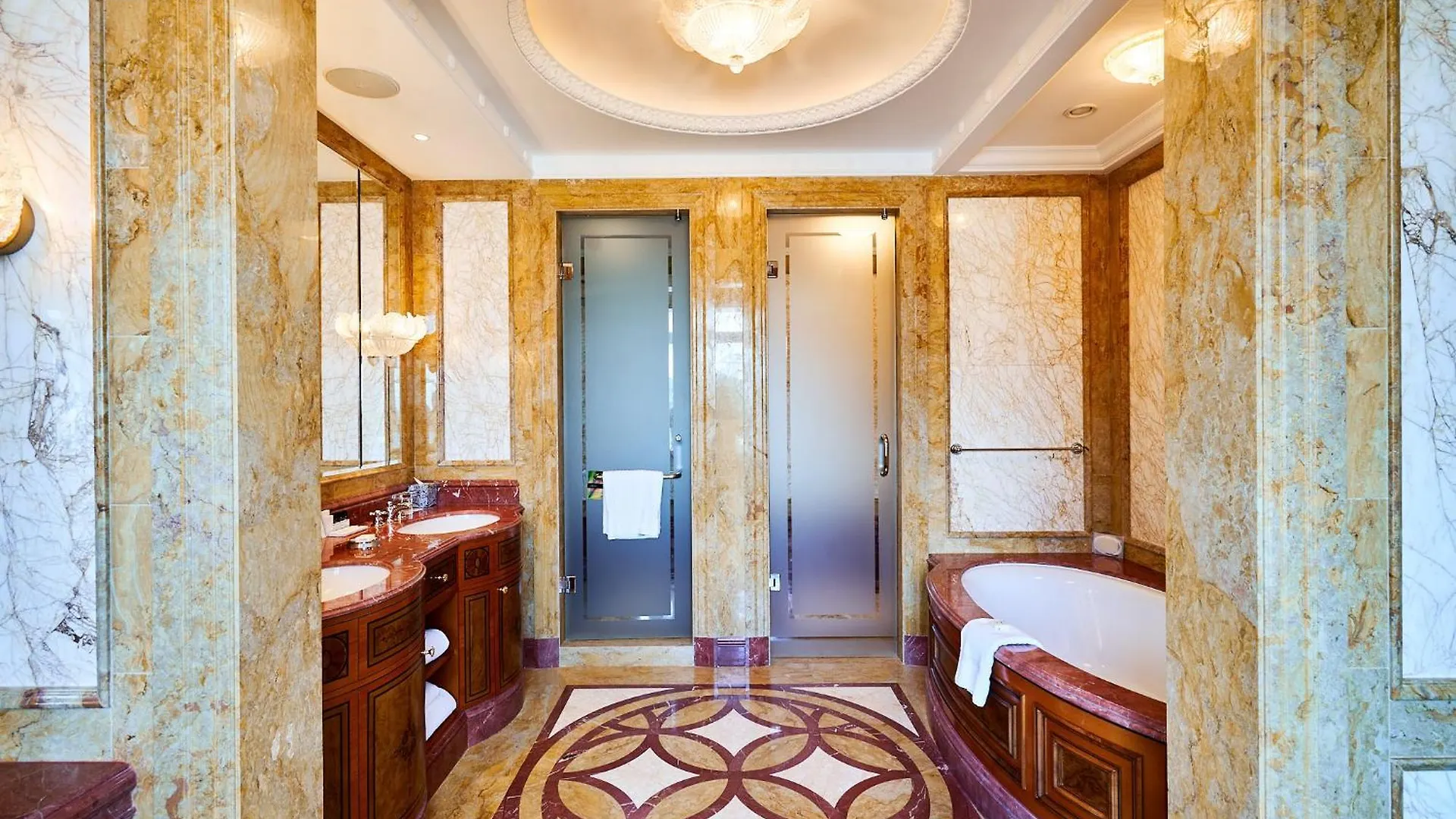 Fairmont Grand Hotel Kyiv 5*,