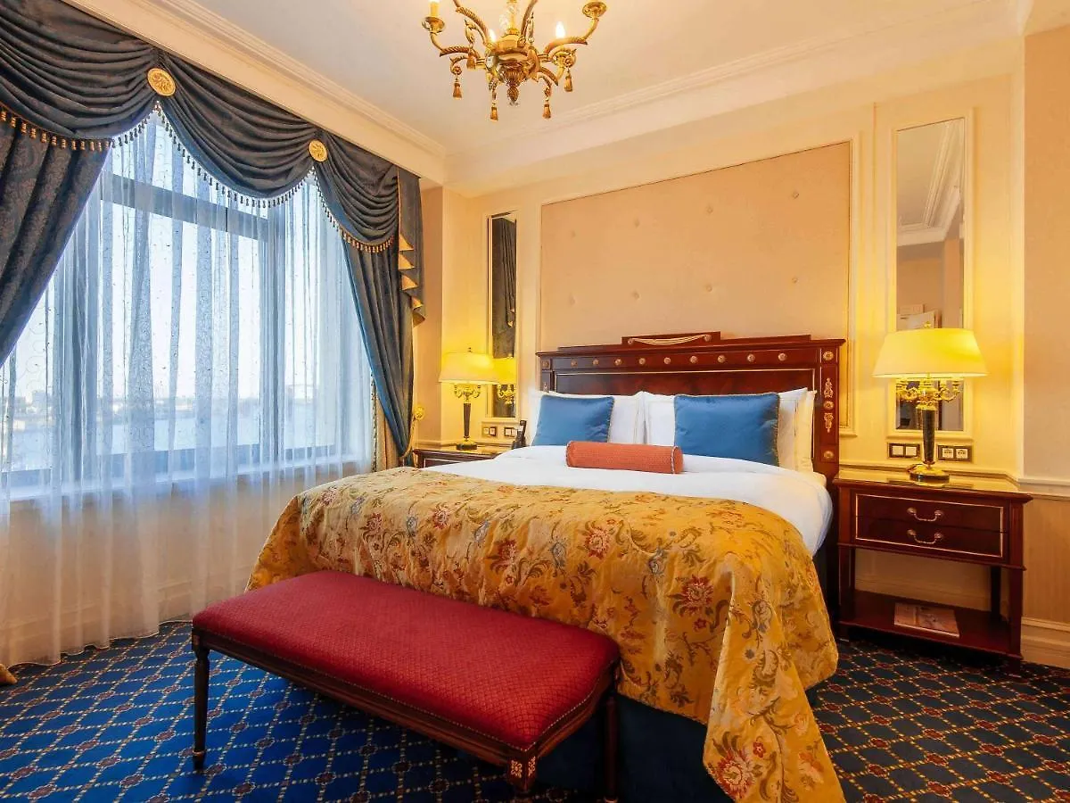 Fairmont Grand Hotel Kyiv 5*,