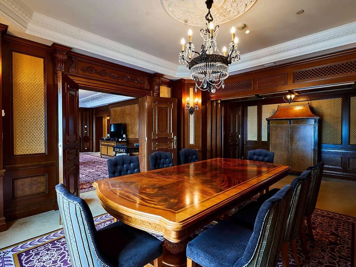 Fairmont Grand Hotel Κίεβο 5*,