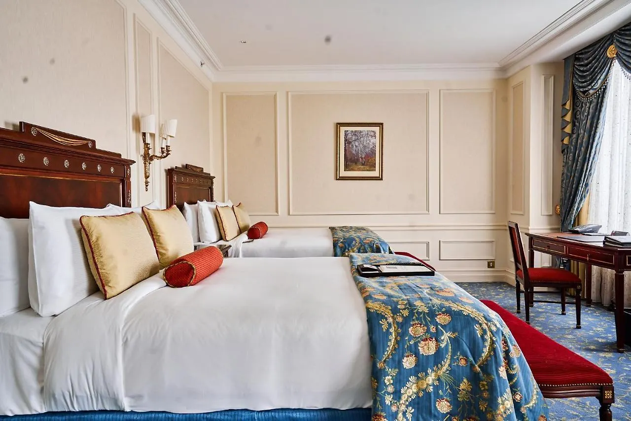 Fairmont Grand Hotel Κίεβο 5*,